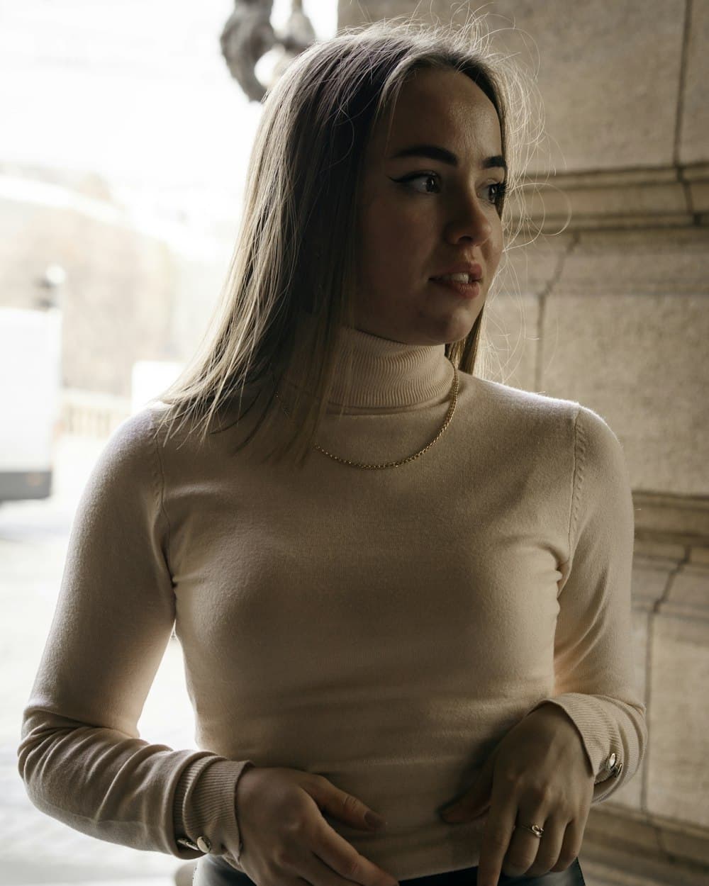 Fé trui met hoge col van cashmere in ivoor