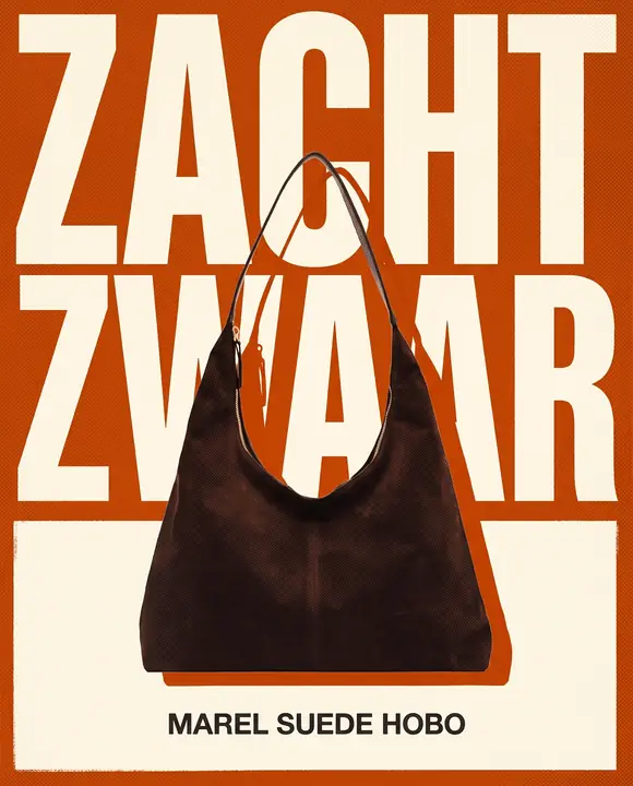 Printposter in oranje en crème met de schoudertas en grote letters